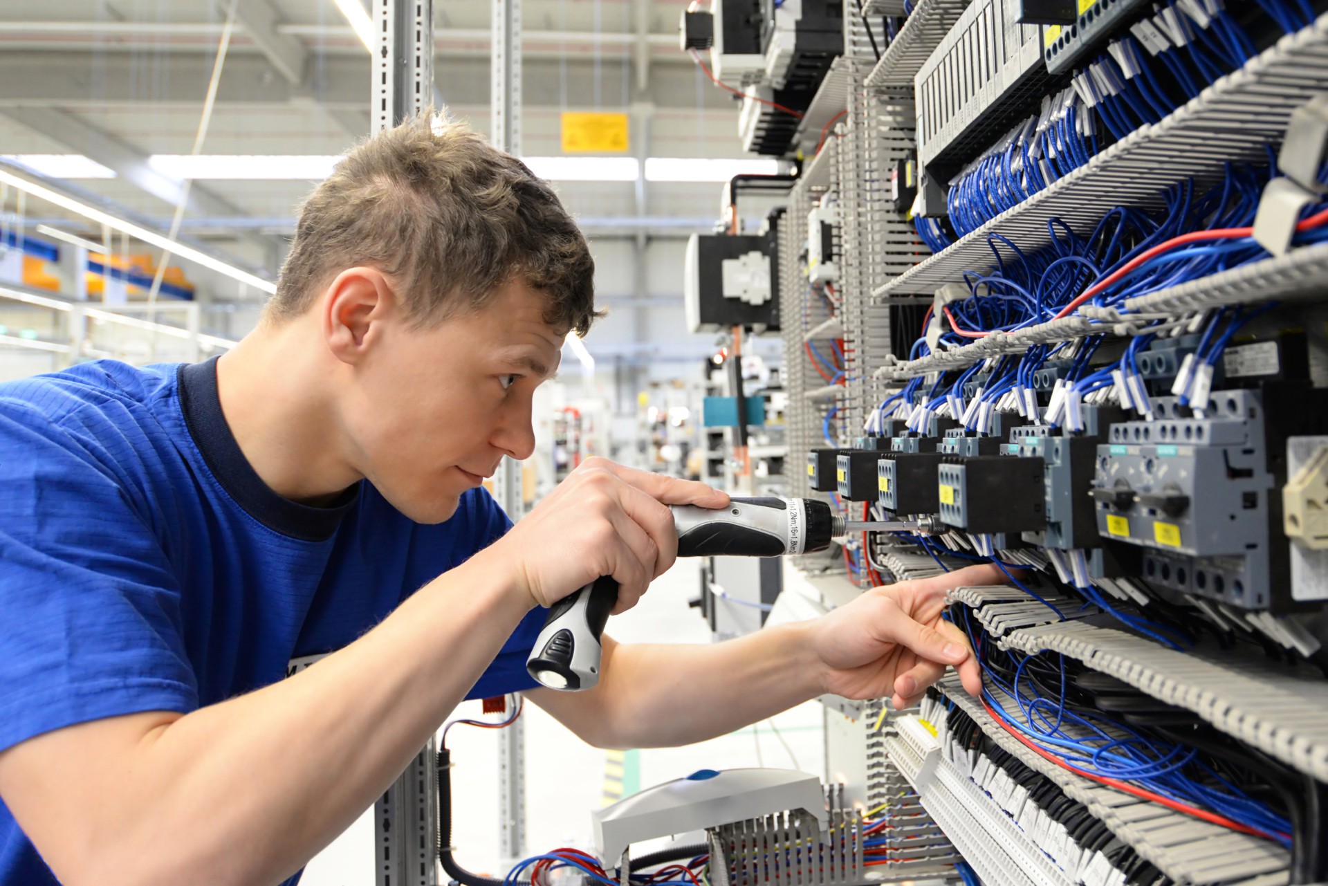 Elektroniker (m/w/d) für Betriebstechnik in Kassel gesucht (ab 15,38 € - 17,25 €)